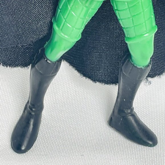 Vintage ROBIN 4.5” 1994 Black Cape Kenner Batman DC Comics Toy Action Figure - Picture 5 of 16